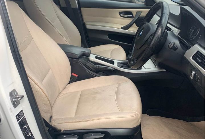 Vand Auto BMW 318i din 2011 localizat in Higham UK