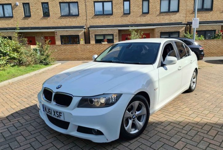 Vand Auto BMW 320D SE E90 din 2012 in Londra UK