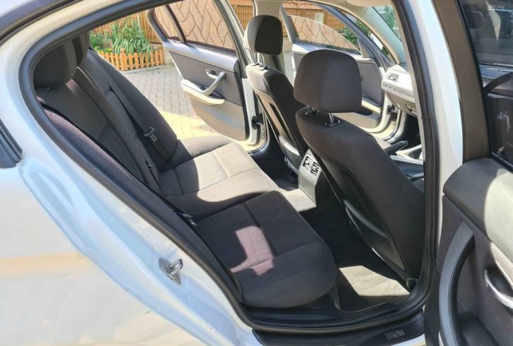 Vand Auto BMW 320D SE E90 din 2012 in Londra UK