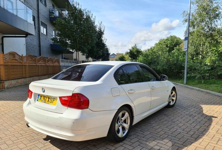 Vand Auto BMW 320D SE E90 din 2012 in Londra UK