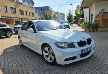 Vand Auto BMW 320D SE E90 din 2012 in Londra UK