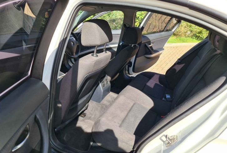 Vand Auto BMW 320D SE E90 din 2012 in Londra UK