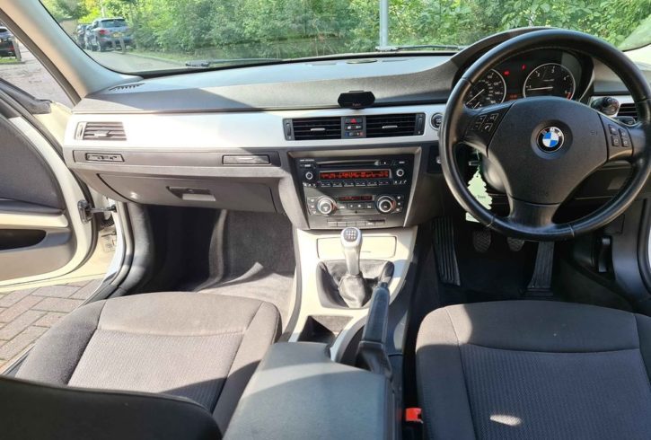 Vand Auto BMW 320D SE E90 din 2012 in Londra UK