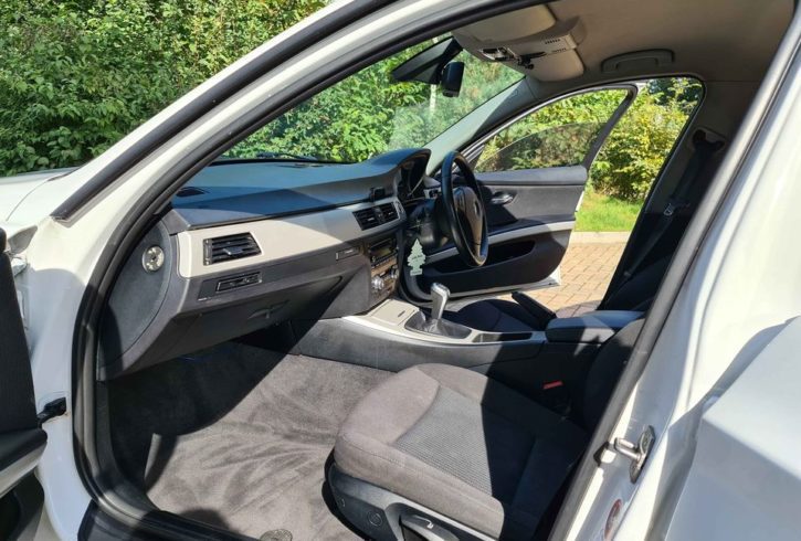 Vand Auto BMW 320D SE E90 din 2012 in Londra UK