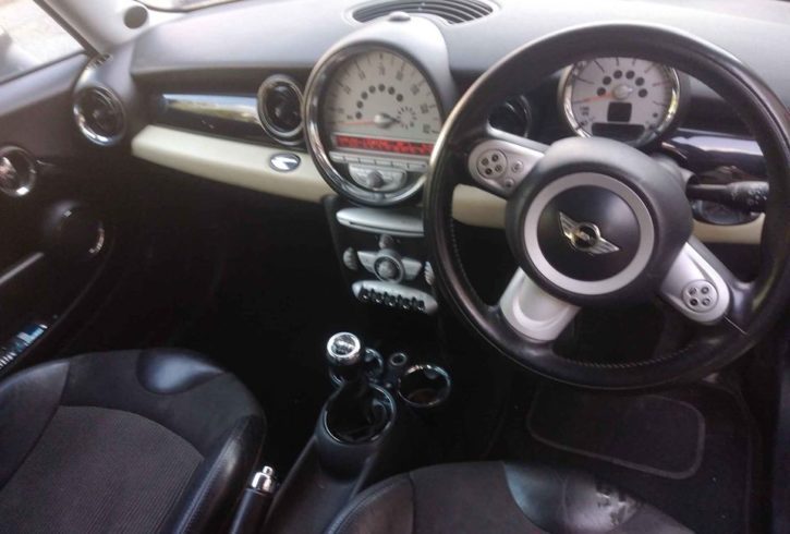 Vand Auto Mini Cooper D din 2007 in Londra UK