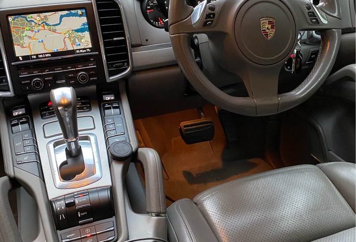 Vand Auto Porsche Cayenne 2011 in Dartford