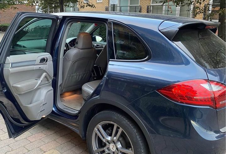 Vand Auto Porsche Cayenne 2011 in Dartford