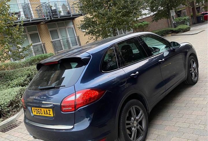 Vand Auto Porsche Cayenne 2011 in Dartford