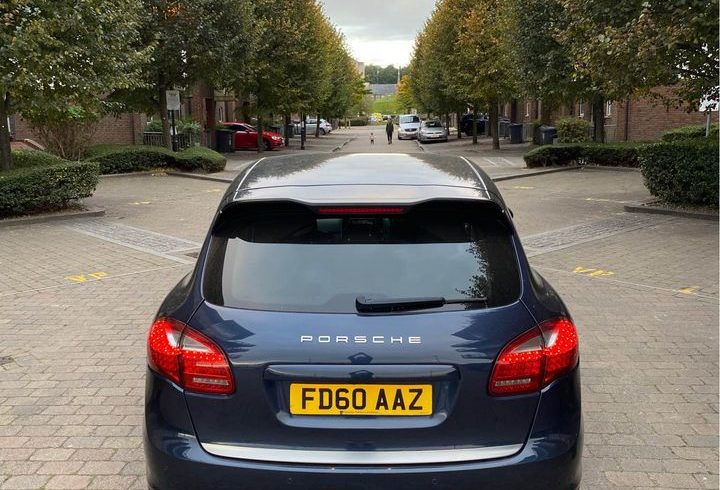 Vand Auto Porsche Cayenne 2011 in Dartford
