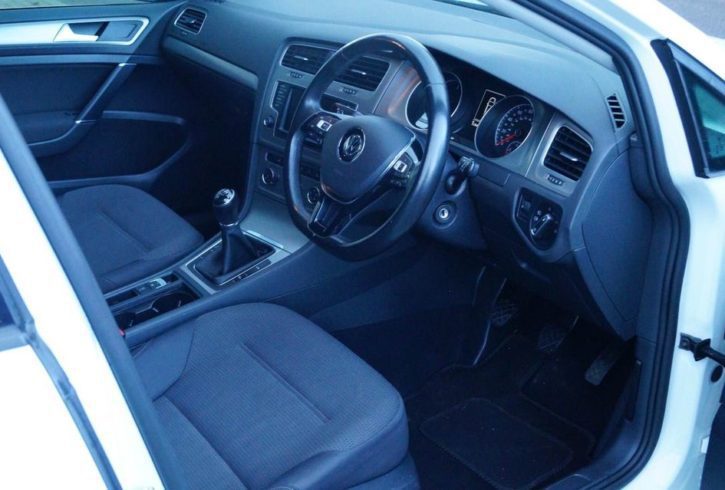 Vand Auto Volkswagen Golf 2016 in Londra UK Vand Auto Volkswagen Golf 2016 in Londra UK