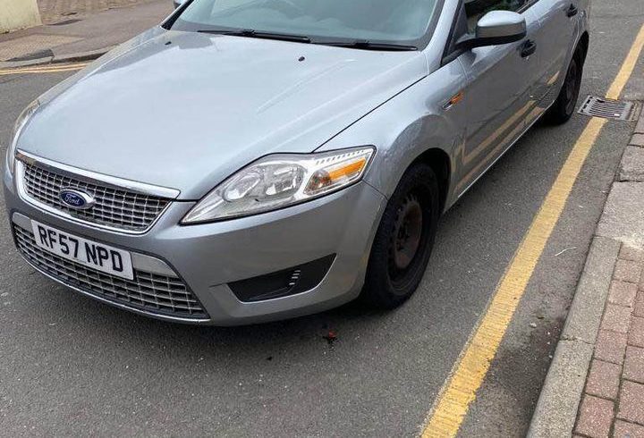 Vand Ford Mondeo Edge in Dagenham Londra UK