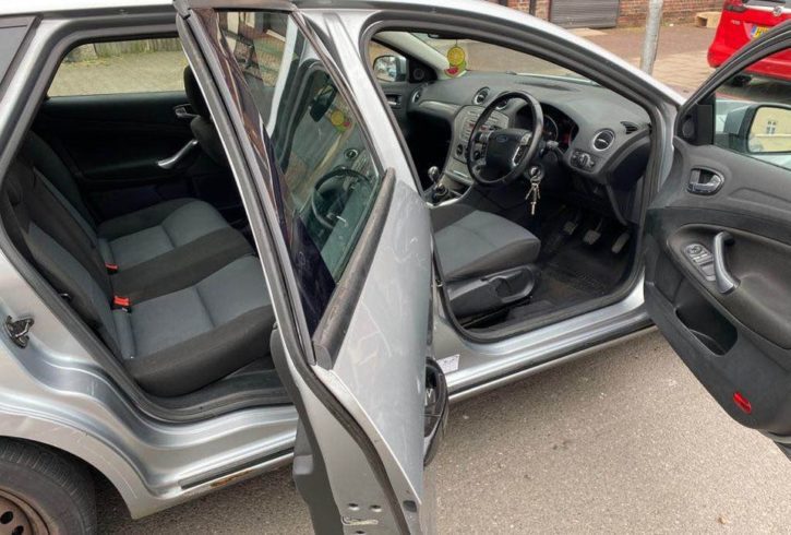 Vand Ford Mondeo Edge in Dagenham Londra UK