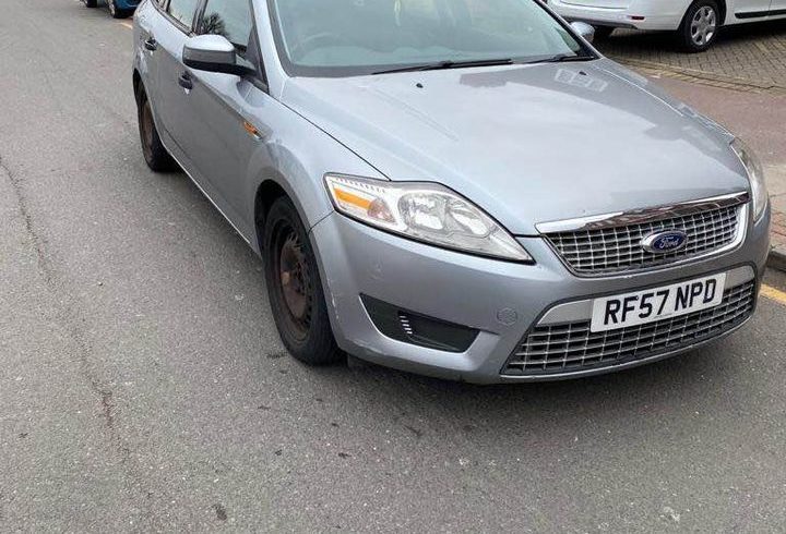 Vand Ford Mondeo Edge in Dagenham Londra UK