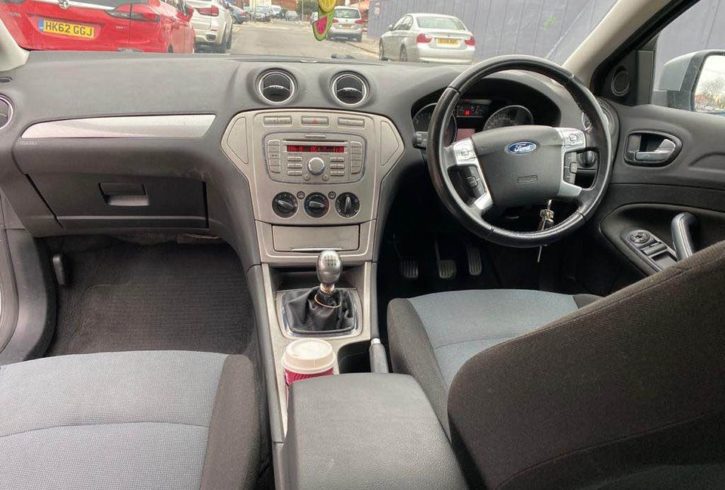 Vand Ford Mondeo Edge in Dagenham Londra UK