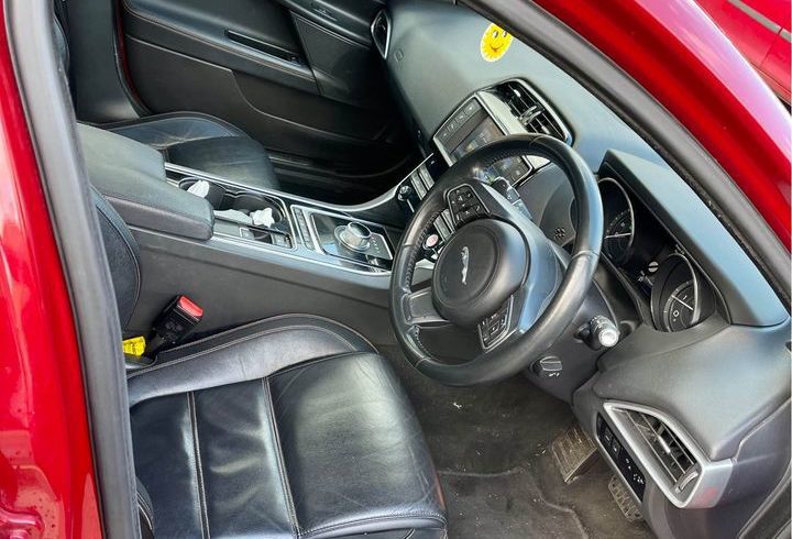 Vand Jaguar XE 2.2D in Barking Londra UK