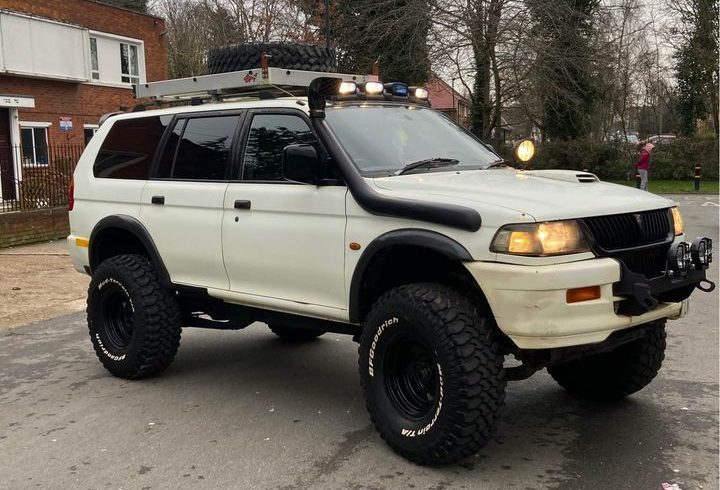 Vand Mitsubishi Challenger in Harrow