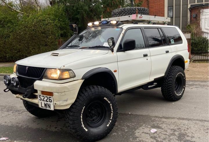 Vand Mitsubishi Challenger in Harrow