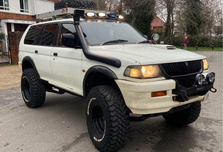 Vand Mitsubishi Challenger in Harrow