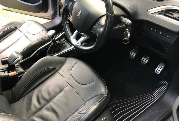 Vand Masina Peugeot 2008 1.6 Diesel in Northampton