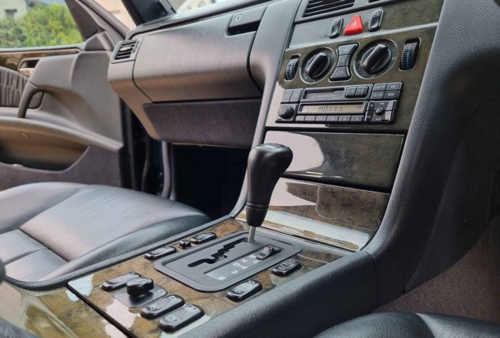 Vand Mercedes Benz E320 Avantgarde W210 in Londra UK