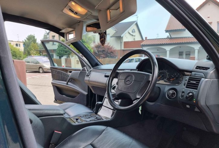 Vand Mercedes Benz E320 Avantgarde W210 in Londra UK