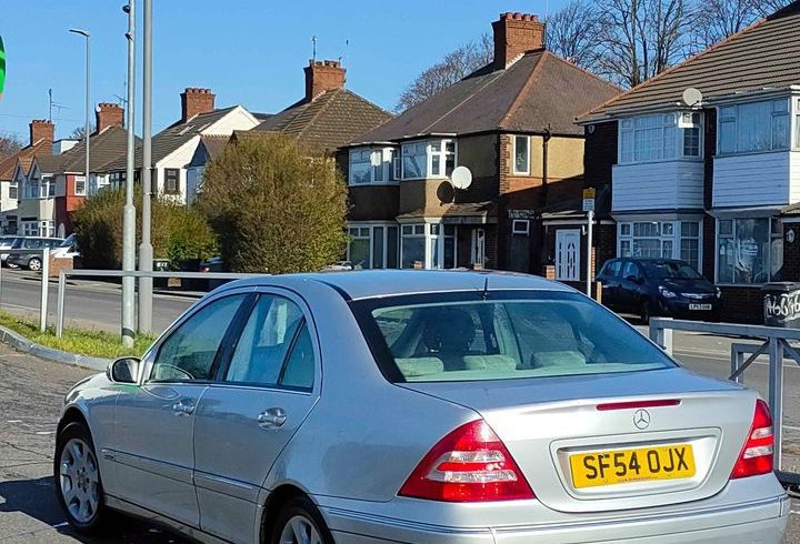 Vand Mercedes C Class 1.8 Benzina in Luton