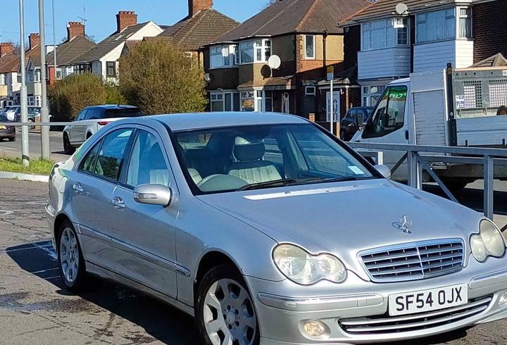 Vand Mercedes C Class 1.8 Benzina in Luton