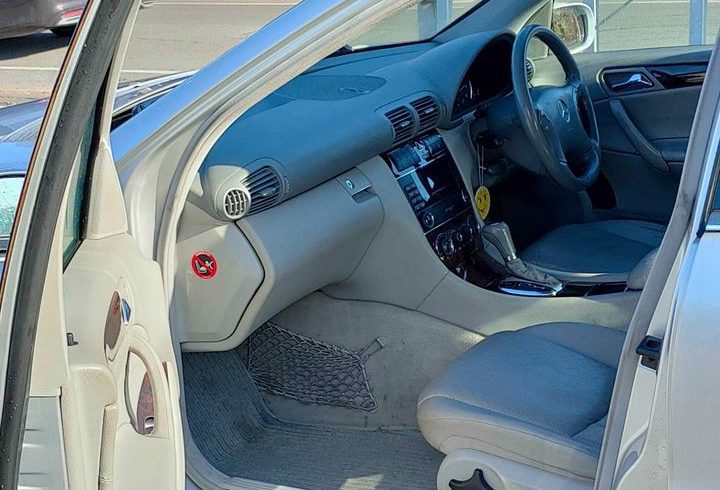 Vand Mercedes C Class 1.8 Benzina in Luton