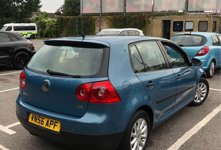 Vand VW Golf 5 1.9 TDI din 2006 in Londra, UK