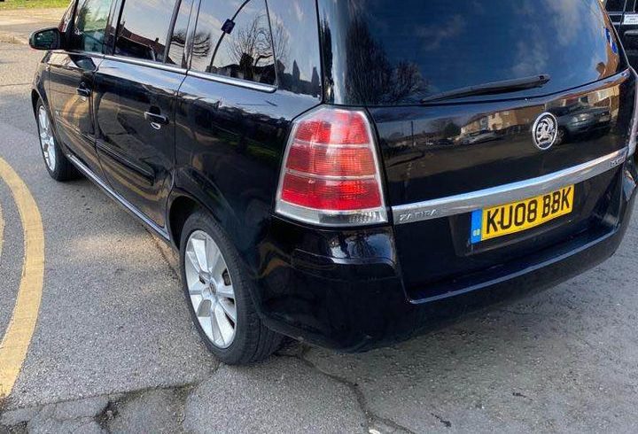 Vand Vauxhall Zafira CDTI 2008 in Dagenham Londra