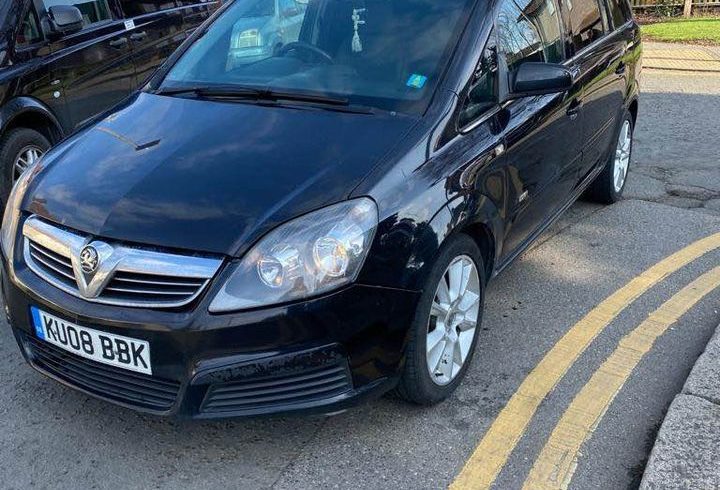 Vand Vauxhall Zafira CDTI 2008 in Dagenham Londra