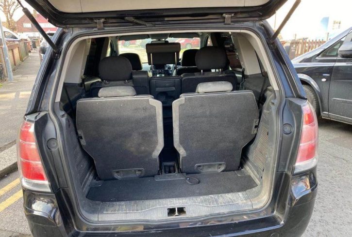 Vand Vauxhall Zafira CDTI 2008 in Dagenham Londra