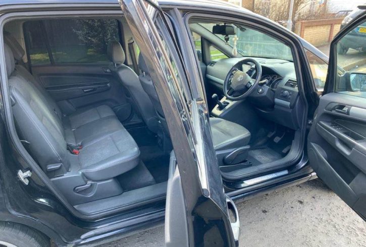 Vand Vauxhall Zafira CDTI 2008 in Dagenham Londra