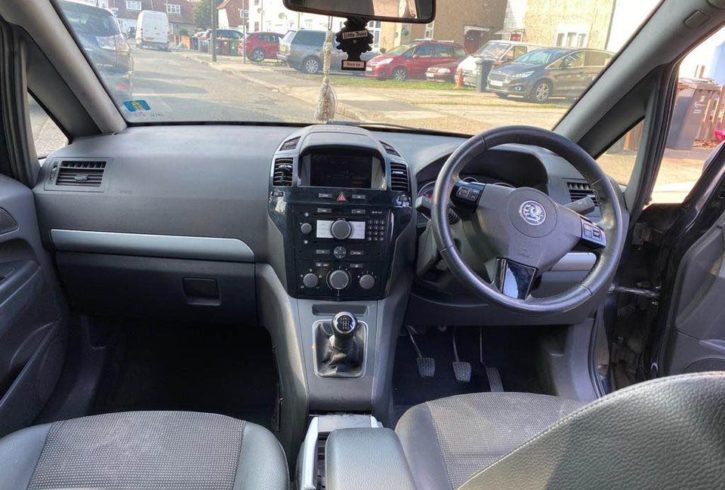 Vand Vauxhall Zafira CDTI 2008 in Dagenham Londra