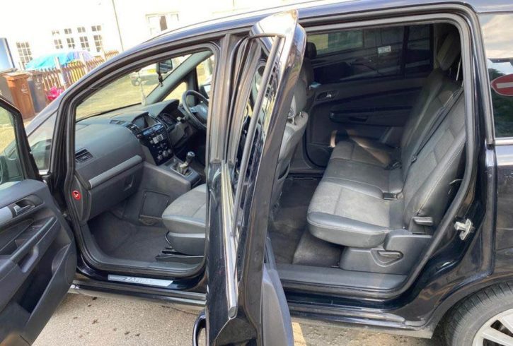 Vand Vauxhall Zafira CDTI 2008 in Dagenham Londra