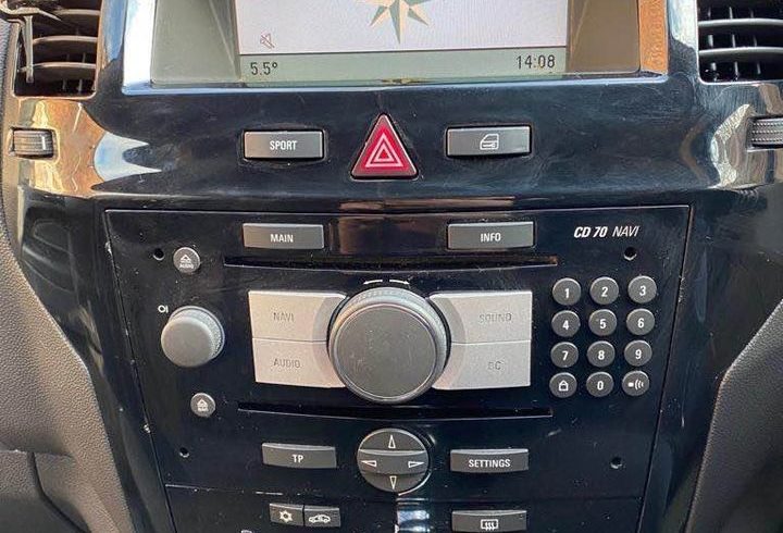 Vand Vauxhall Zafira CDTI 2008 in Dagenham Londra