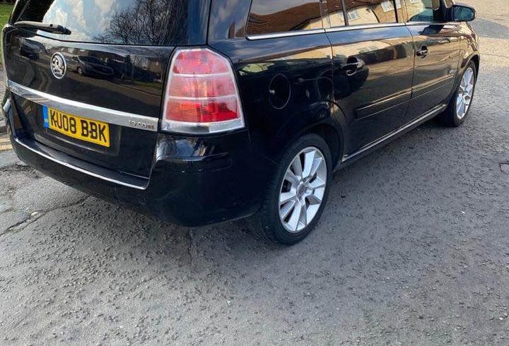 Vand Vauxhall Zafira CDTI 2008 in Dagenham Londra