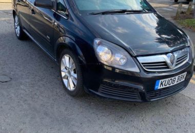 Vand Vauxhall Zafira CDTI 2008 in Dagenham Londra