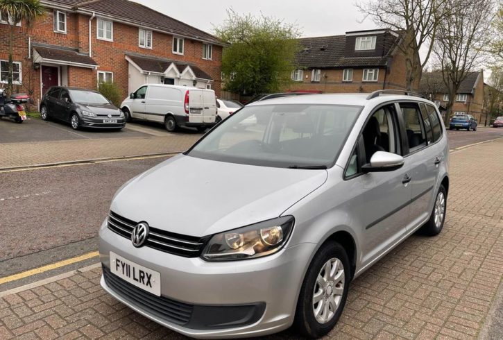 Vand Volkswagen Touran 2011 in Barking Londra