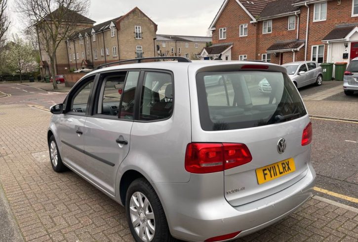 Vand Volkswagen Touran 2011 in Barking Londra