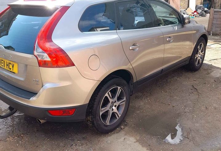 Vand Volvo XC60 2.4 D5 SE SUV in Londra UK