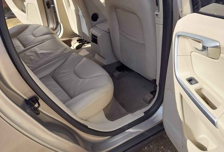 Vand Volvo XC60 2.4 D5 SE SUV in Londra UK