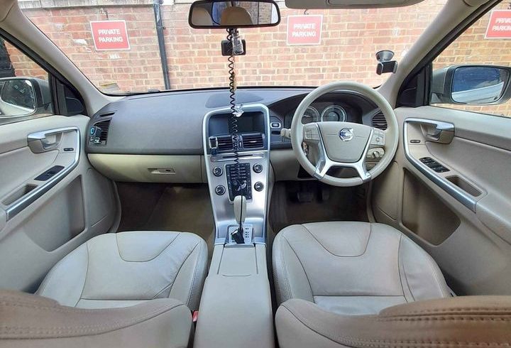 Vand Volvo XC60 2.4 D5 SE SUV in Londra UK