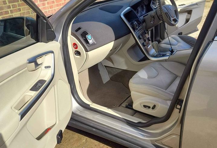 Vand Volvo XC60 2.4 D5 SE SUV in Londra UK