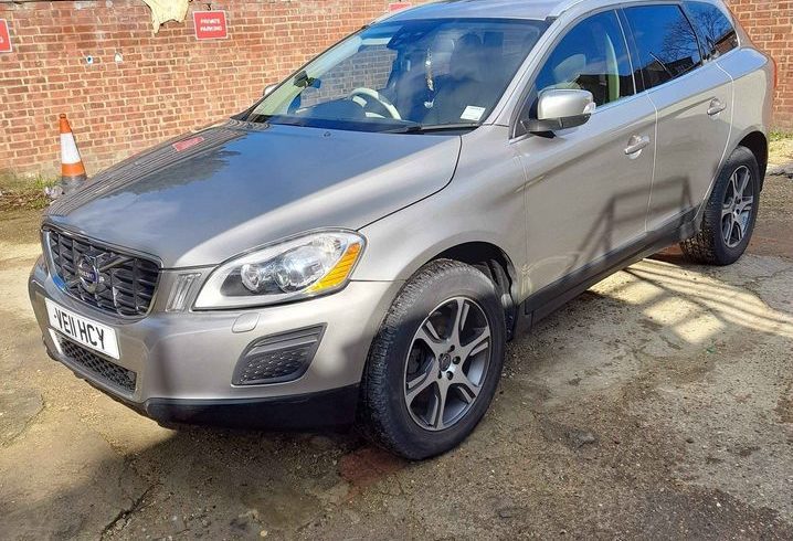 Vand Volvo XC60 2.4 D5 SE SUV in Londra UK