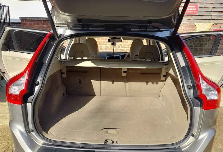 Vand Volvo XC60 2.4 D5 SE SUV in Londra UK