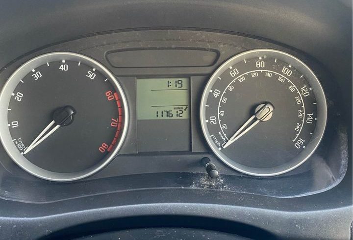 Vand auto Skoda Roomster 1.4 din 2006 in Enfield