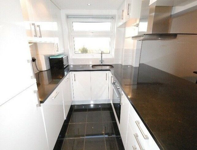 chirie apartament 2 camere Claybury