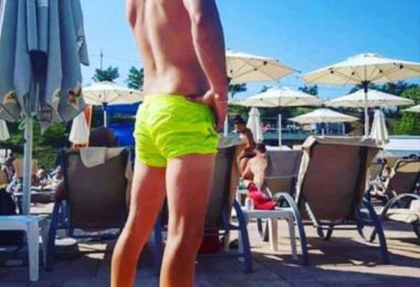 Tanar Atletic Caut Tanara pentru Relatie in UK