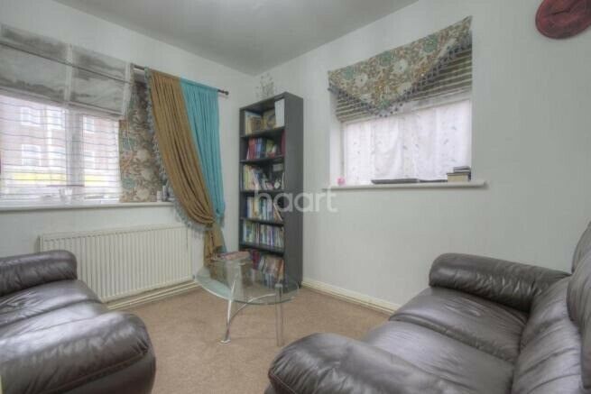Chirie Apartament in zona Northolt - Imagine 2